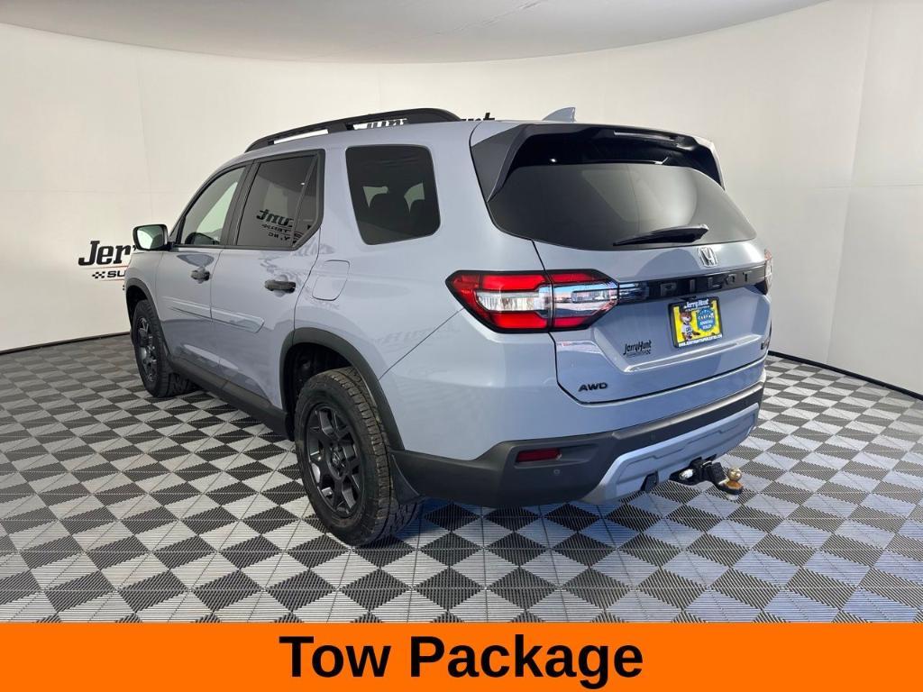 used 2025 Honda Pilot car, priced at $40,100