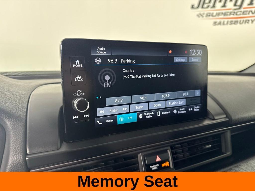 used 2025 Honda Pilot car, priced at $40,100