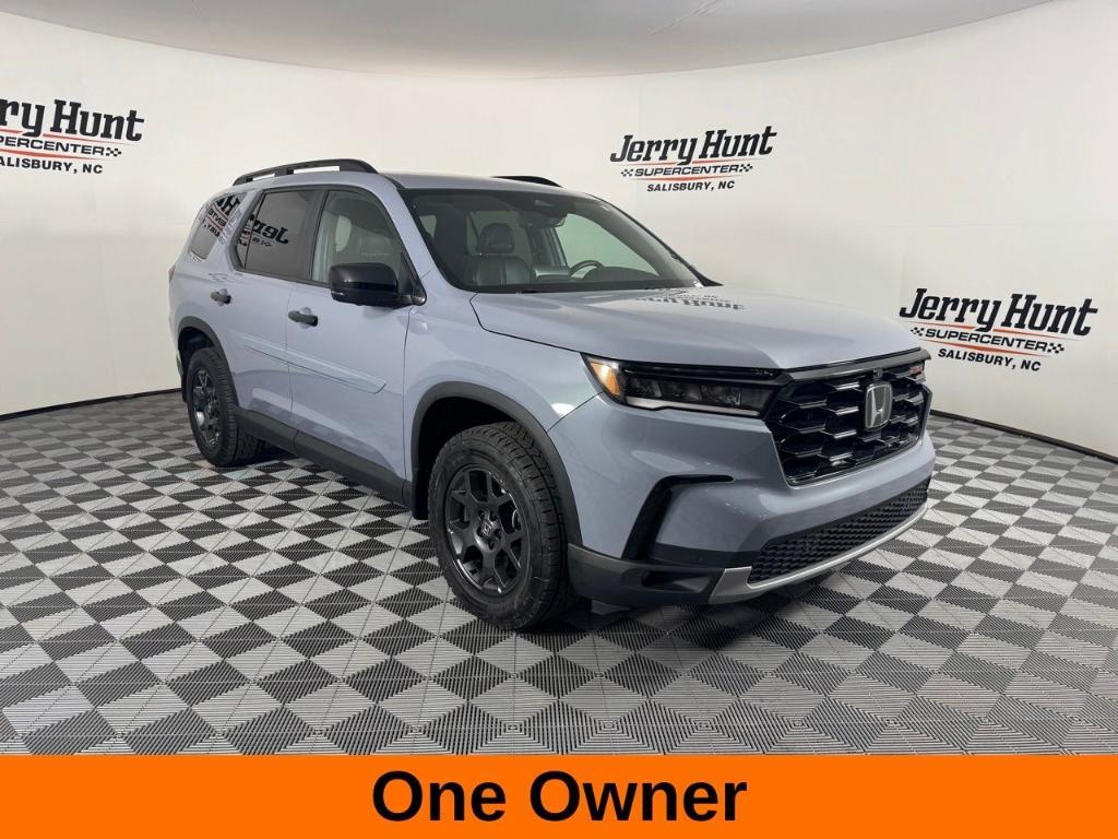 used 2025 Honda Pilot car, priced at $40,100