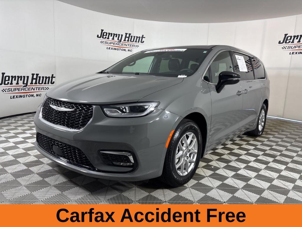 used 2025 Chrysler Pacifica car, priced at $30,988