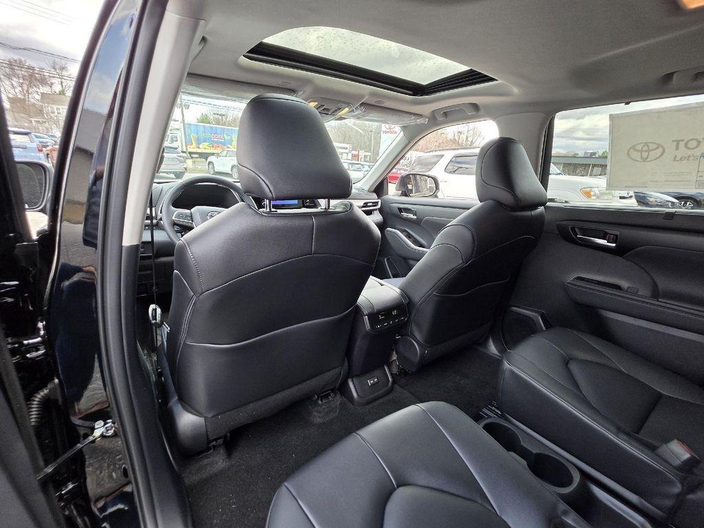 new 2026 Toyota Highlander Hybrid car, priced at $49,643