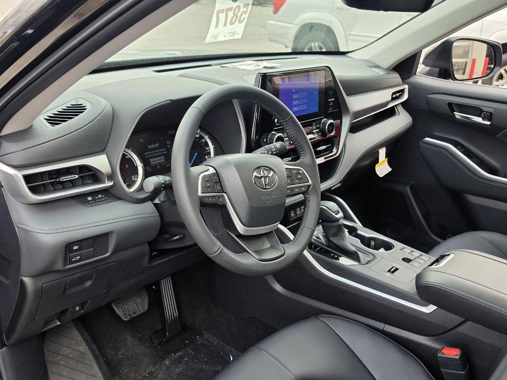 new 2026 Toyota Highlander Hybrid car, priced at $49,643