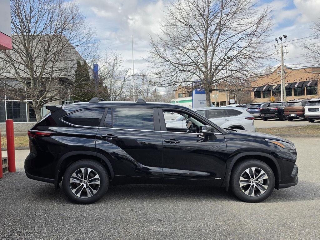 new 2026 Toyota Highlander Hybrid car, priced at $49,643