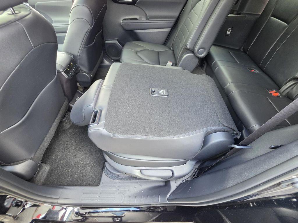 new 2026 Toyota Highlander Hybrid car, priced at $49,643
