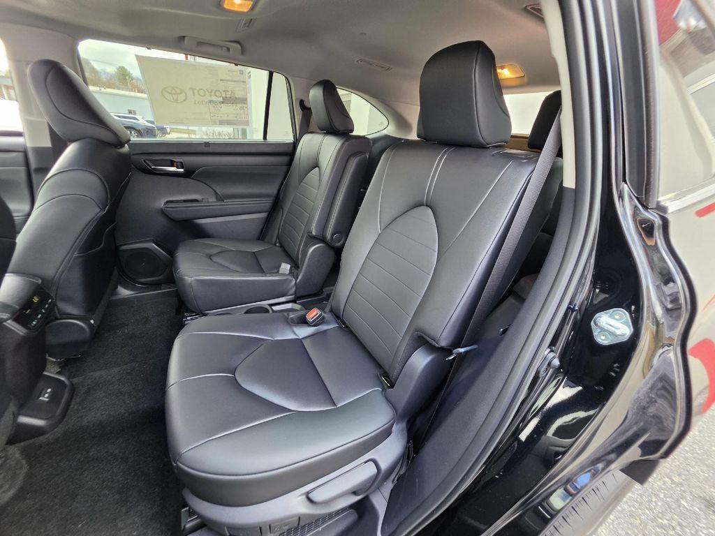 new 2026 Toyota Highlander Hybrid car, priced at $49,643
