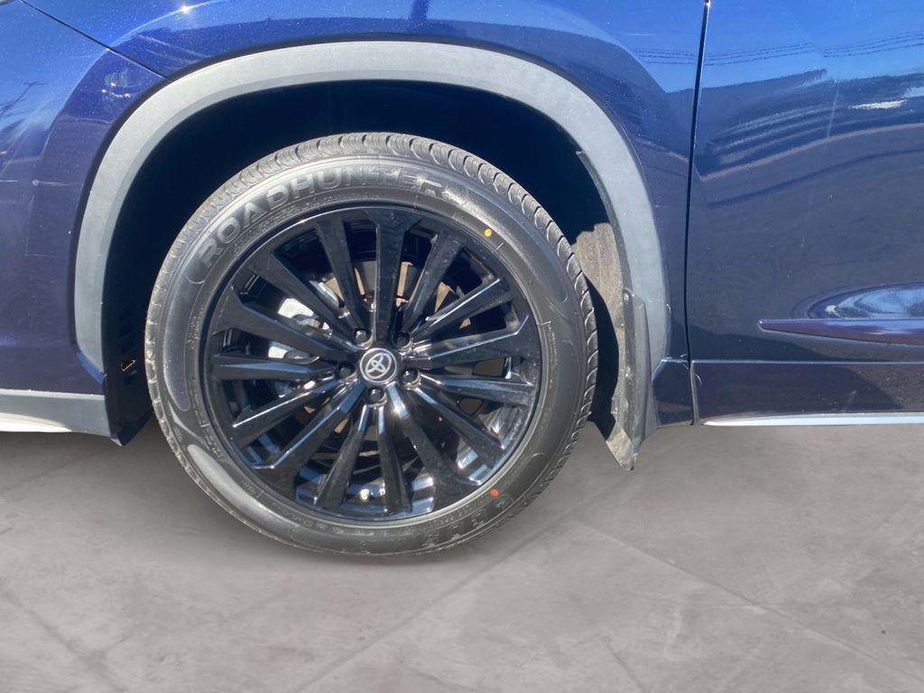 used 2023 Toyota Highlander car, priced at $33,020