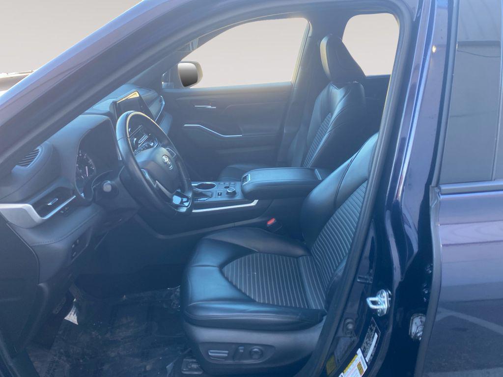 used 2023 Toyota Highlander car, priced at $33,020