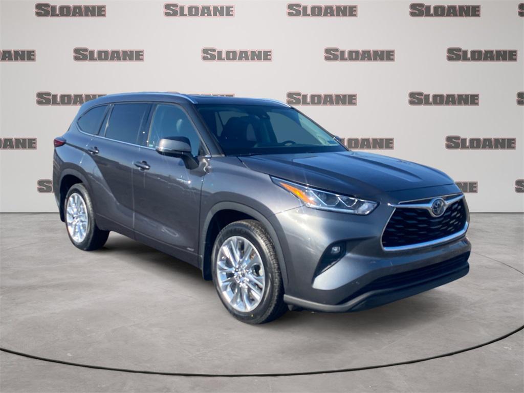 used 2020 Toyota Highlander Hybrid car, priced at $35,992