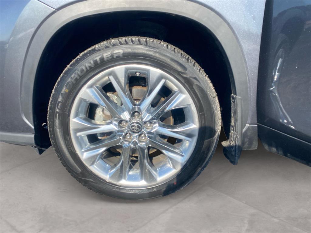 used 2020 Toyota Highlander Hybrid car, priced at $35,992