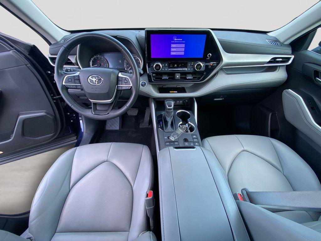 used 2024 Toyota Highlander car, priced at $41,863