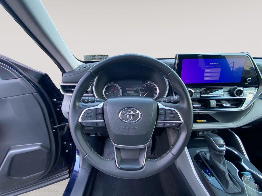 used 2024 Toyota Highlander car, priced at $41,863