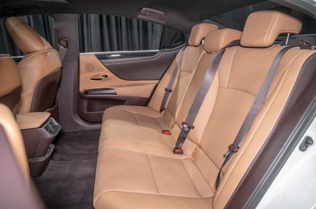 used 2021 Lexus ES 300h car, priced at $31,000