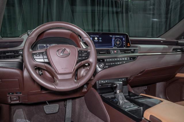 used 2021 Lexus ES 300h car, priced at $31,000