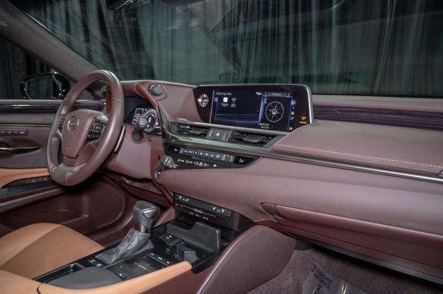 used 2021 Lexus ES 300h car, priced at $31,000