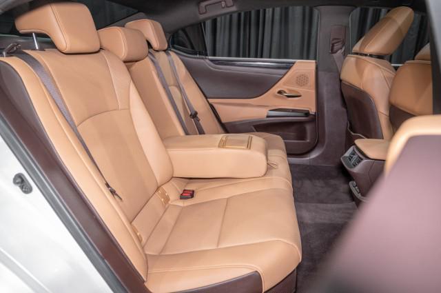 used 2021 Lexus ES 300h car, priced at $31,000