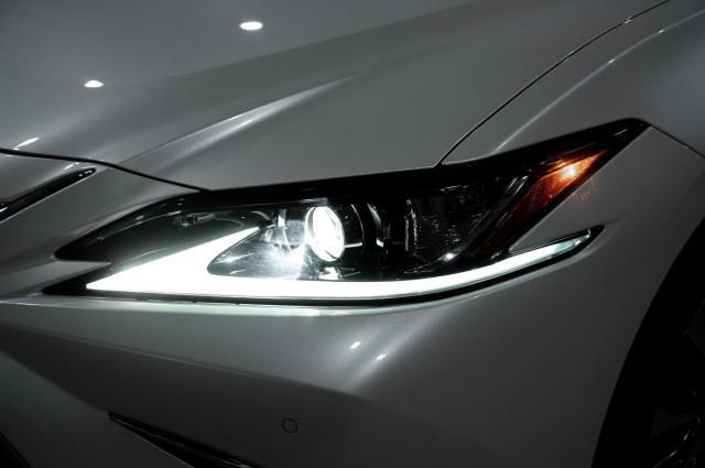 used 2021 Lexus ES 300h car, priced at $31,000