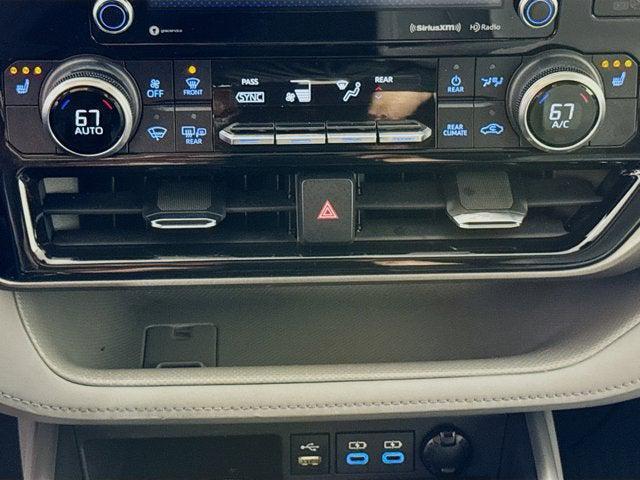 used 2022 Toyota Highlander car, priced at $34,500