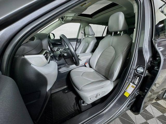 used 2022 Toyota Highlander car, priced at $34,500