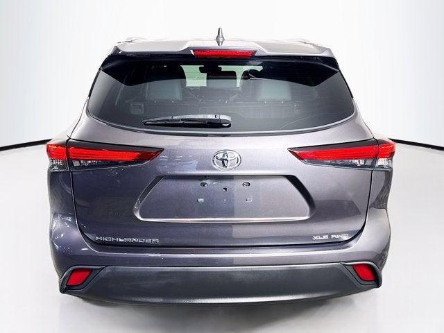 used 2022 Toyota Highlander car, priced at $34,500