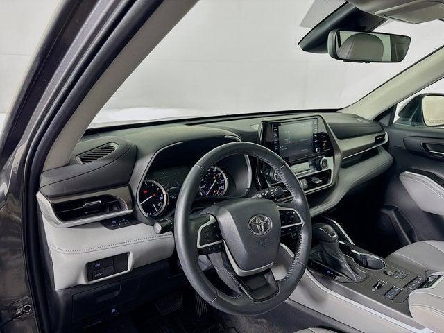 used 2022 Toyota Highlander car, priced at $34,500
