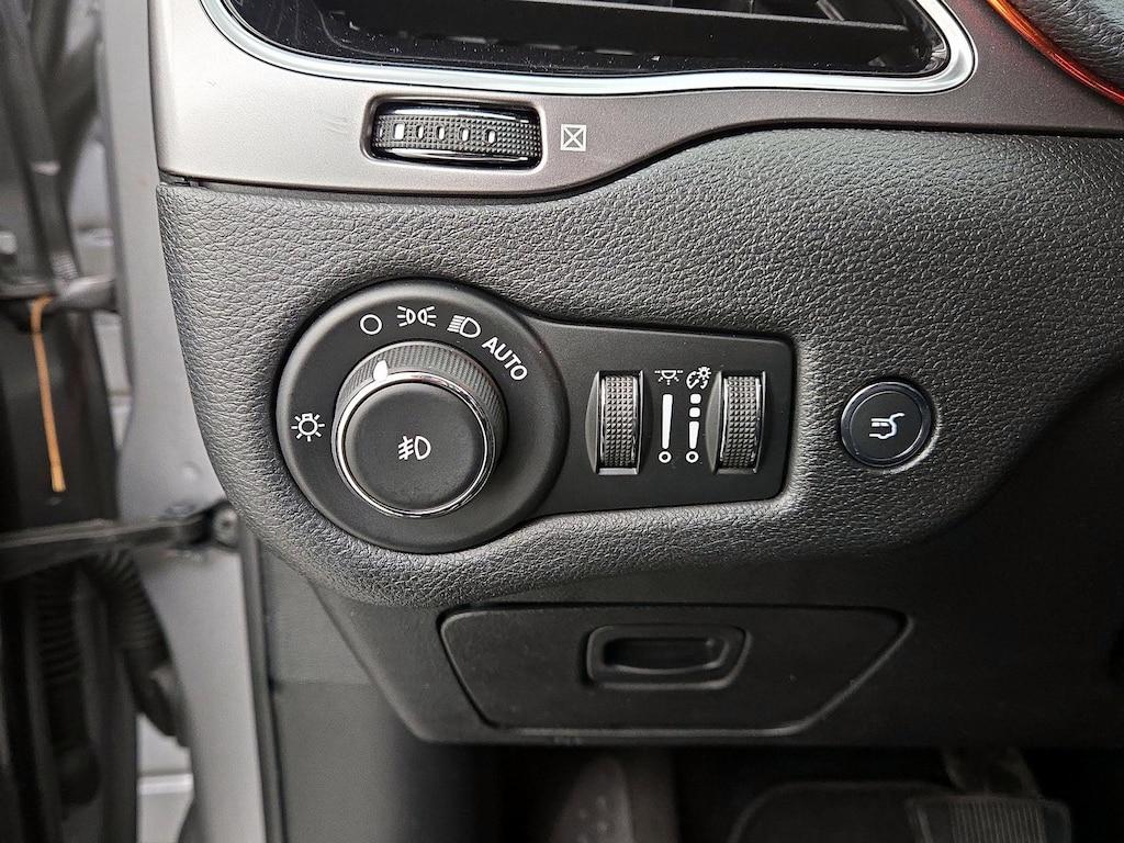 used 2020 Jeep Cherokee car, priced at $18,998