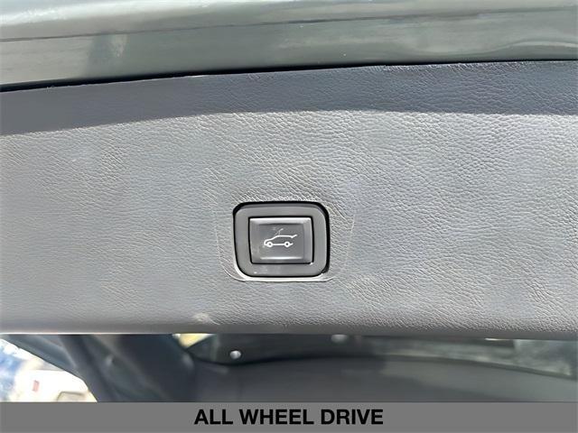 used 2023 Chevrolet Traverse car, priced at $29,998