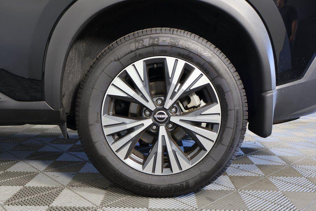 2022 Super Black Nissan Rogue