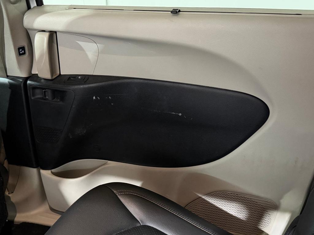 used 2020 Chrysler Pacifica car, priced at $15,498