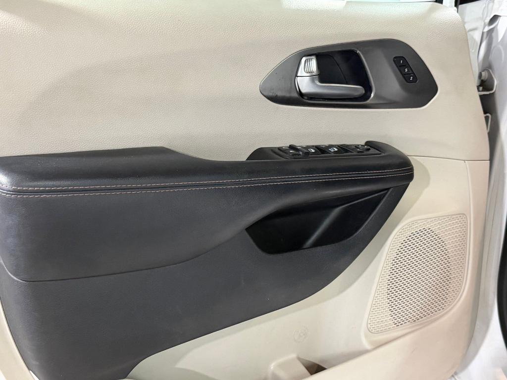 used 2020 Chrysler Pacifica car, priced at $15,498