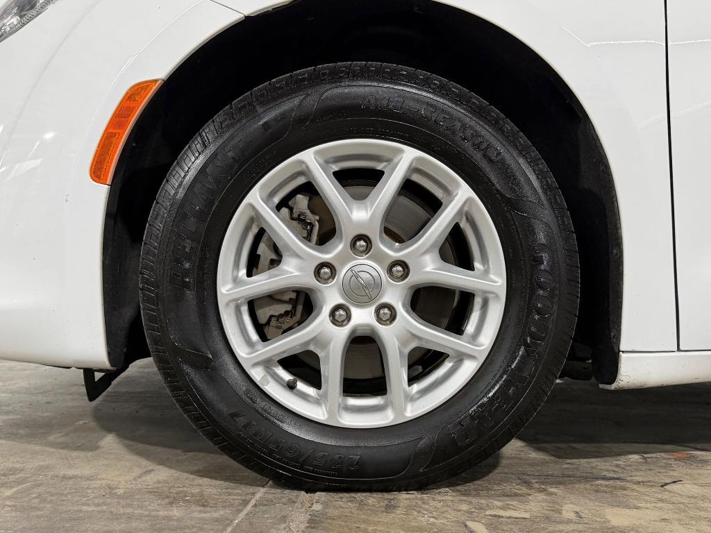 used 2020 Chrysler Pacifica car, priced at $15,498