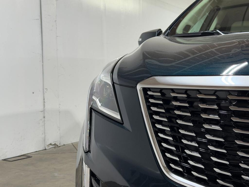 new 2026 Cadillac XT5 car, priced at $60,511