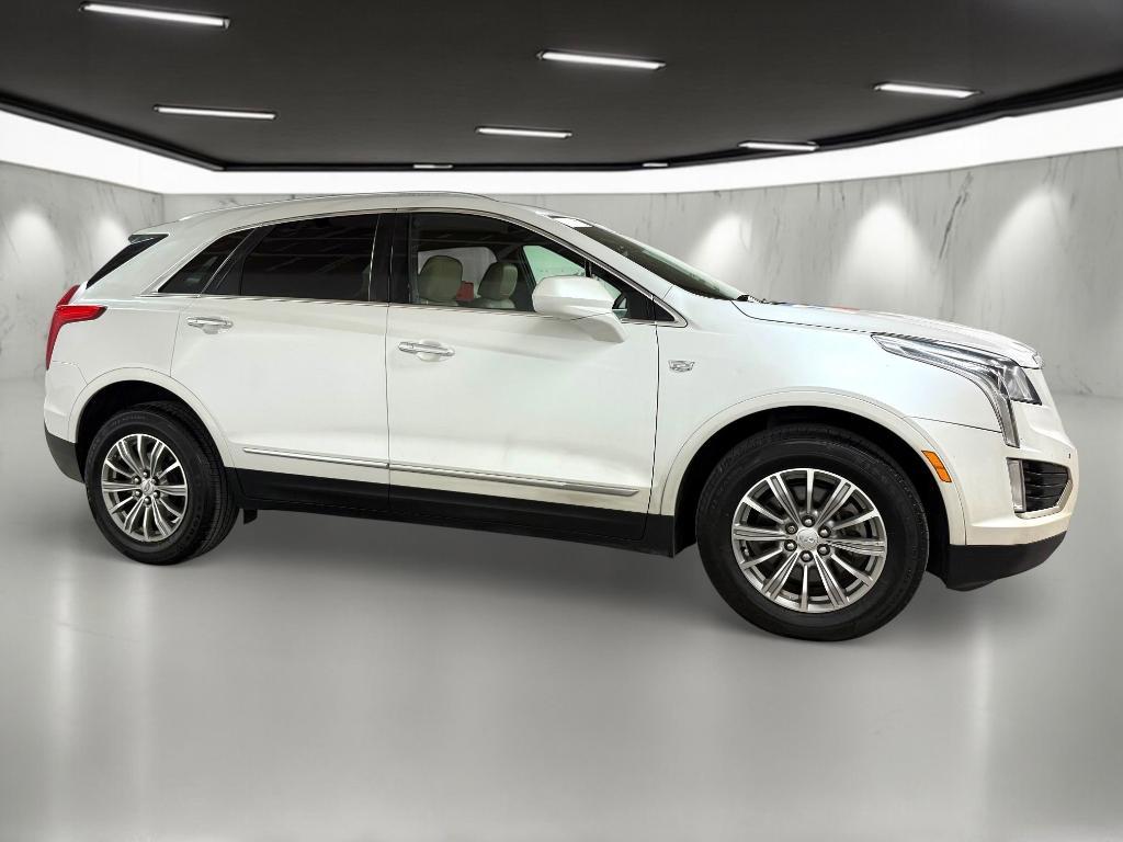 used 2017 Cadillac XT5 car, priced at $9,999