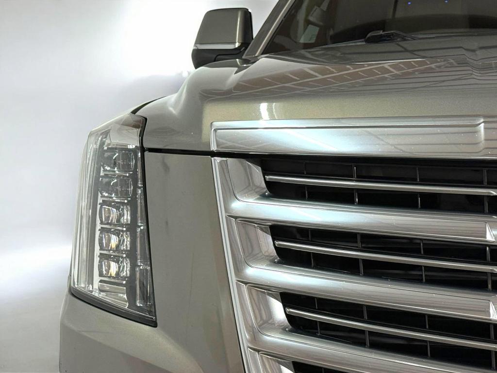 used 2018 Cadillac Escalade ESV car, priced at $21,996