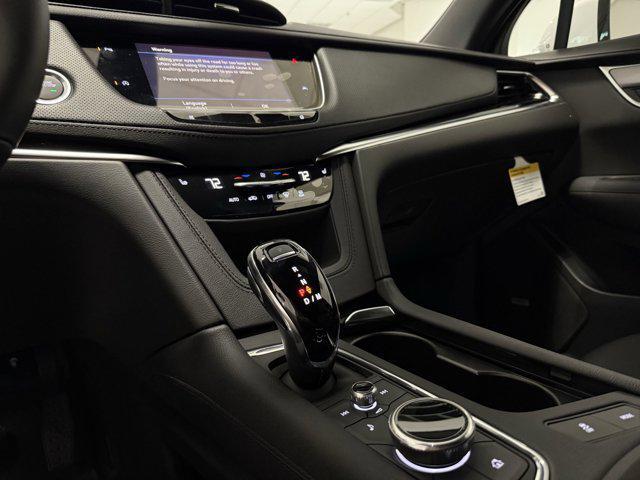 new 2025 Cadillac XT6 car, priced at $50,313
