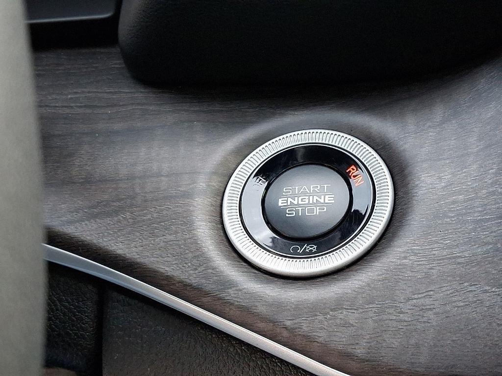 new 2025 Jeep Grand Cherokee car, priced at $44,660