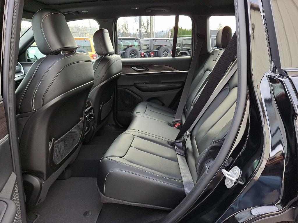 new 2025 Jeep Grand Cherokee car, priced at $44,660