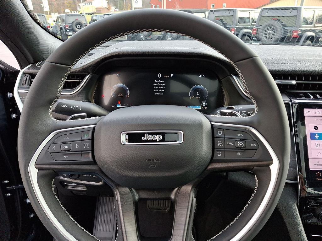 new 2025 Jeep Grand Cherokee car, priced at $44,660