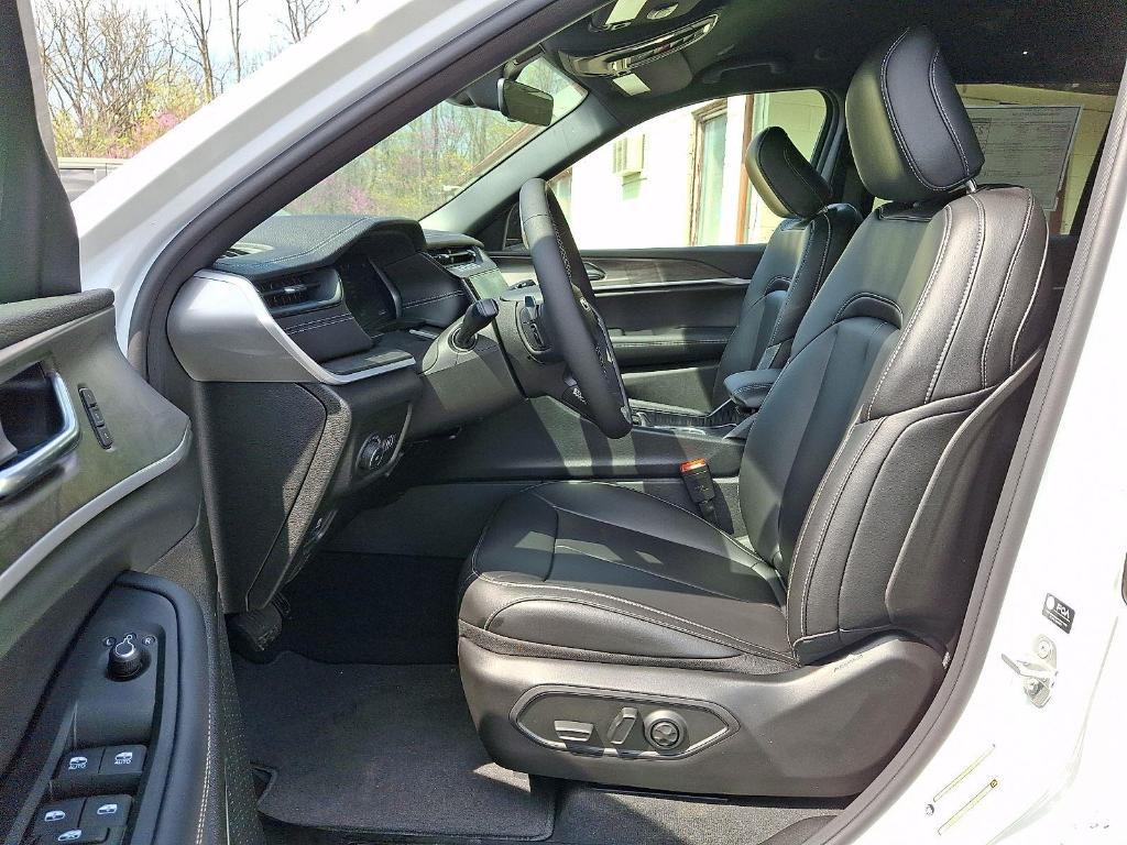 new 2026 Jeep Grand Cherokee car, priced at $42,691