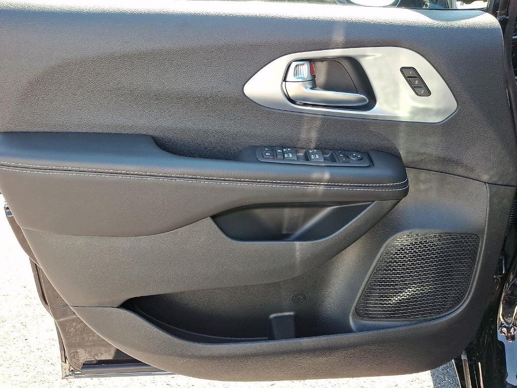 new 2026 Chrysler Pacifica car, priced at $51,286