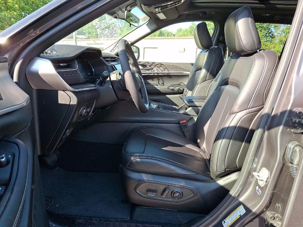 new 2025 Jeep Grand Cherokee car, priced at $49,098