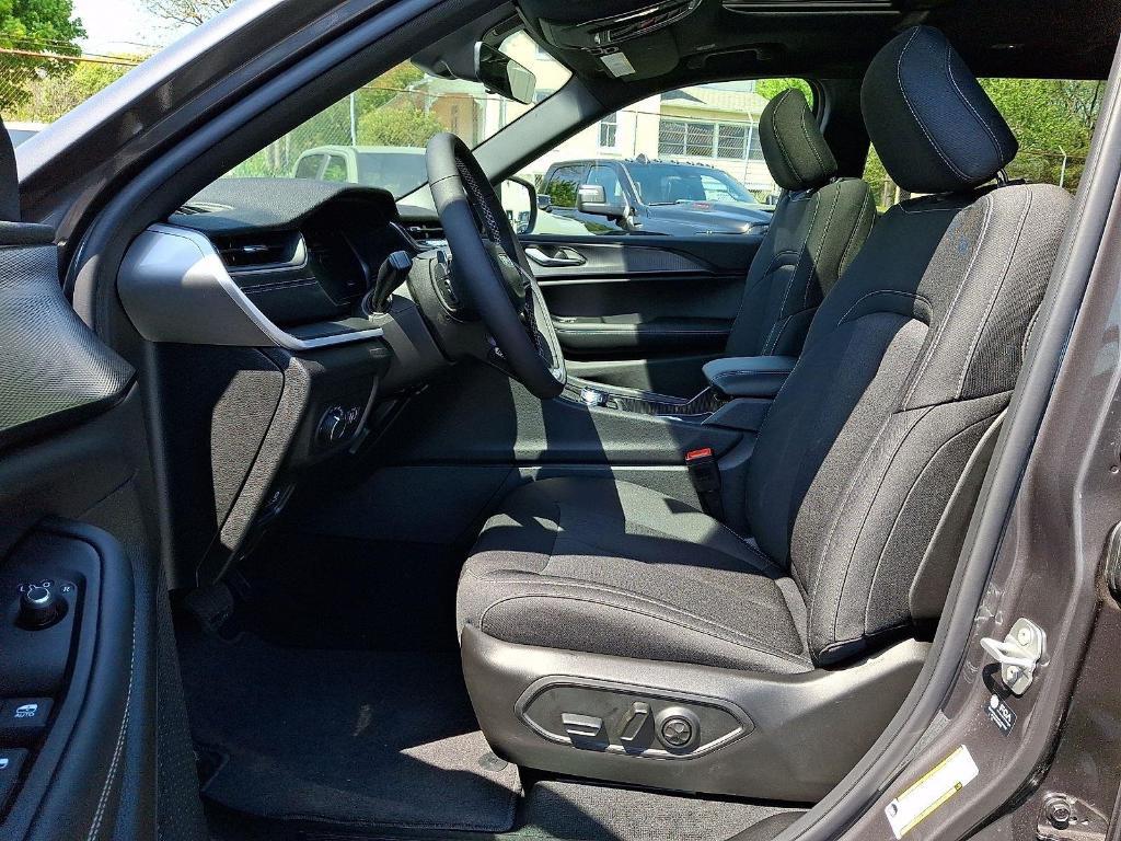 new 2026 Jeep Grand Cherokee L car, priced at $42,633