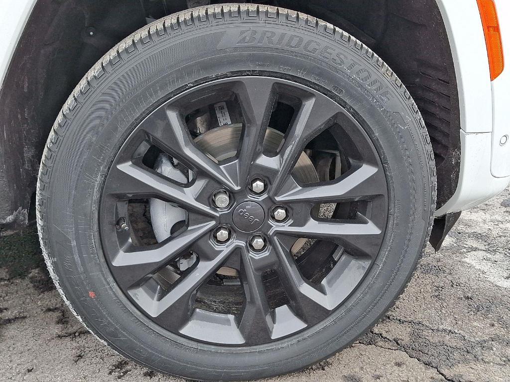 new 2026 Jeep Grand Cherokee car, priced at $52,326