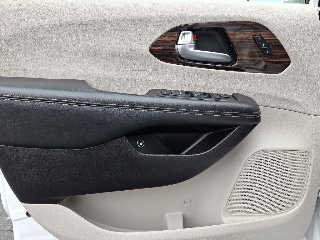 used 2021 Chrysler Pacifica Hybrid car, priced at $24,000