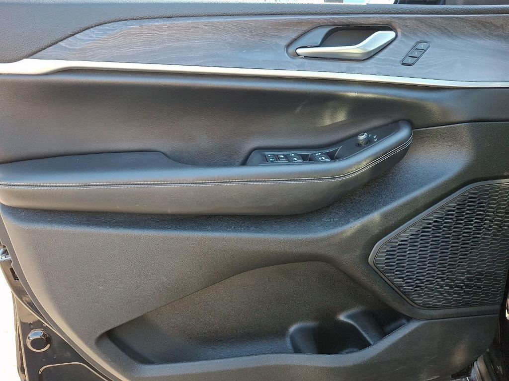 used 2023 Jeep Grand Cherokee car, priced at $33,975