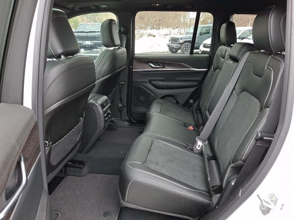 new 2026 Jeep Grand Cherokee car, priced at $47,343