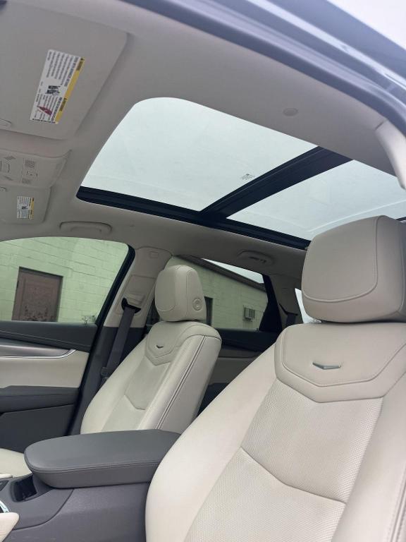 used 2022 Cadillac XT5 car, priced at $27,998