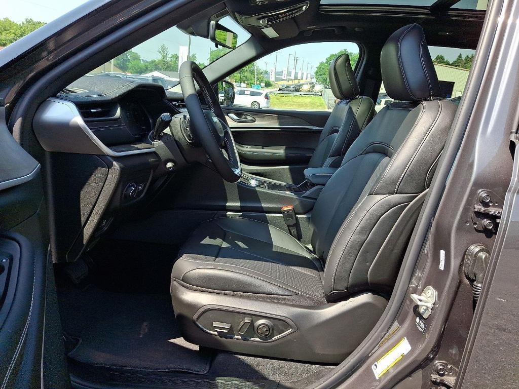 new 2026 Jeep Grand Cherokee car, priced at $51,160