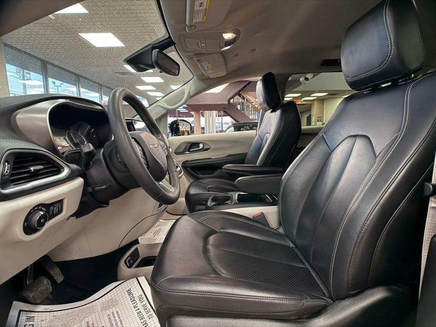 used 2024 Chrysler Pacifica Hybrid car, priced at $23,900