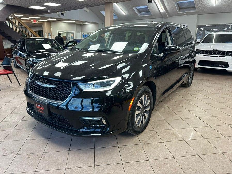 used 2024 Chrysler Pacifica Hybrid car, priced at $23,900