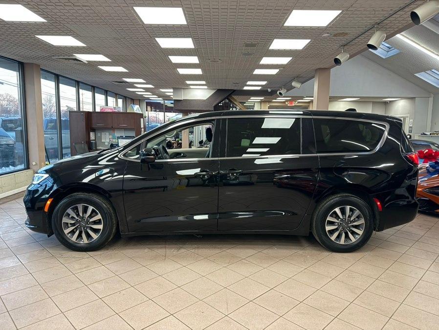 used 2024 Chrysler Pacifica Hybrid car, priced at $23,900